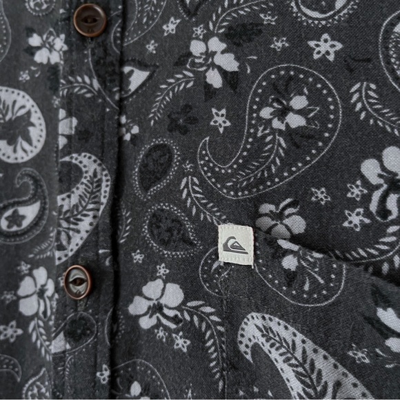Quicksilver Paisley Button up Short Sleeve Shirt, Size Small - Picture 5 of 7
